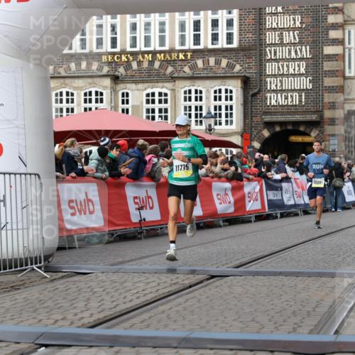 05.10.2025 - 20. swb-Marathon Bremen Yannick Fuchs http://msf.ph/oto/9252036 05.10.2025 10:45:12 Ziel 9202, 9590, 9678, 10091, 11362, 11715 meine-sportfotos.de