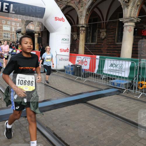 05.10.2025 - 20. swb-Marathon Bremen Yannick Fuchs http://msf.ph/oto/9252064 05.10.2025 10:54:01 Ziel 9456, 9548, 9701, 10046, 10416, 10484, 10616, 10696, 10785, 11141, 11383, 11445, 11533 meine-sportfotos.de