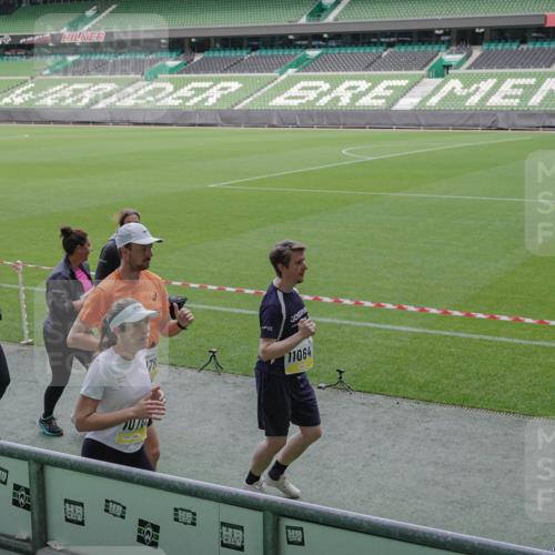 05.10.2025 - 20. swb-Marathon Bremen Michael Burmester http://msf.ph/oto/9252099 05.10.2025 10:41:21 Laufen im Stadion 7706, 9001, 9178, 9191, 9205, 9217, 9265, 9274, 9306, 9334, 9353, 9355, 9357, 9401, 9438, 9446, 9483, 9530, 9537, 9538, 9589, 9599, 9605, 9617, 9685, 9702, 9757, 9764, 9774, 9804, 9853, 9874, 9877, 9887, 9892, 9907, 9942, 10037, 10051, 10058, 10095, 10100, 10101, 10132, 10148, 10152, 10197, 10212, 10223, 10235, 10236, 10249, 10295, 10330, 10332, 10458, 10550, 10582, 10585, 10614, 10632, 11379, 11437 meine-sportfotos.de
