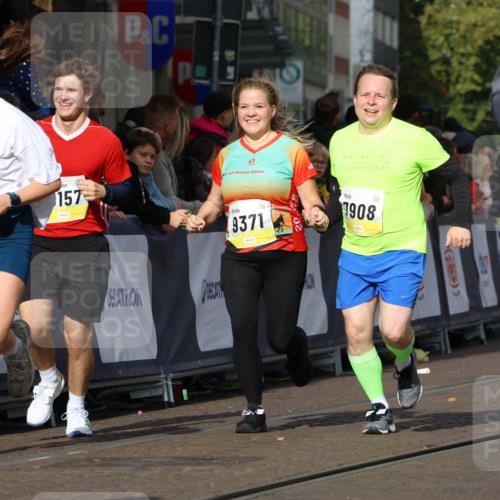 05.10.2025 - 20. swb-Marathon Bremen Strokosch-Dieckow http://msf.ph/oto/9252133 05.10.2025 11:01:28 Ziel 7908, 9278, 9286, 9322, 9371, 10056, 10157, 10324, 10336, 11194, 11493, 11633 meine-sportfotos.de