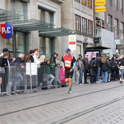 05.10.2025 - 20. swb-Marathon Bremen Strokosch-Dieckow http://msf.ph/oto/9252139 05.10.2025 10:54:56 Ziel 9176, 9201, 9318, 9350, 9514, 9654, 9722, 9881, 9902, 9933, 10003, 10014, 10034, 10116, 10180, 10256, 10260, 10307, 10326, 10920, 10970, 11042, 11115, 11140, 11317, 11363, 11380, 11431, 11702, 9176, 9201, 9318, 9350, 9514, 9654, 9722, 9881, 9902, 9933, 10003, 10014, 10034, 10116, 10180, 10256, 10260, 10307, 10326, 10920, 10970, 11042, 11115, 11140, 11317, 11363 meine-sportfotos.de
