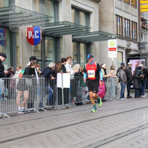 05.10.2025 - 20. swb-Marathon Bremen Strokosch-Dieckow http://msf.ph/oto/9252151 05.10.2025 10:54:56 Ziel 9176, 9201, 9318, 9350, 9514, 9654, 9722, 9881, 9902, 9933, 10003, 10014, 10034, 10116, 10180, 10256, 10260, 10307, 10326, 10920, 10970, 11042, 11115, 11140, 11317, 11363, 11380, 11431, 11702, 9176, 9201, 9318, 9350, 9514, 9654, 9722, 9881, 9902, 9933, 10003, 10014, 10034, 10116, 10180, 10256, 10260, 10307, 10326, 10920, 10970, 11042, 11115, 11140, 11317, 11363 meine-sportfotos.de