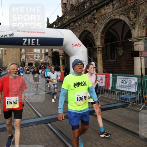 05.10.2025 - 20. swb-Marathon Bremen Yannick Fuchs http://msf.ph/oto/9252152 05.10.2025 10:54:05 Ziel 9313, 9456, 9548, 9701, 10046, 10075, 10163, 10484, 10616, 10696, 10785, 11152, 11339, 11445, 11533 meine-sportfotos.de