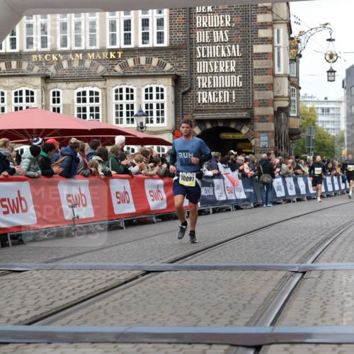 05.10.2025 - 20. swb-Marathon Bremen Yannick Fuchs http://msf.ph/oto/9252164 05.10.2025 10:45:13 Ziel 9202, 9678, 10091, 11362, 11715 meine-sportfotos.de