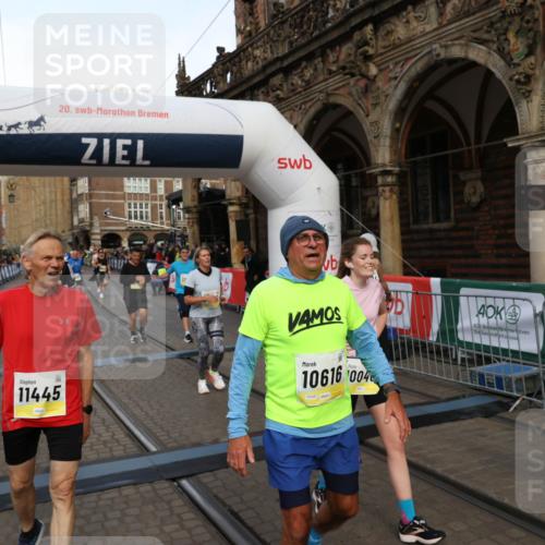 05.10.2025 - 20. swb-Marathon Bremen Yannick Fuchs http://msf.ph/oto/9252165 05.10.2025 10:54:05 Ziel 9313, 9456, 9548, 9701, 10046, 10075, 10163, 10484, 10616, 10696, 10785, 11152, 11339, 11445, 11533 meine-sportfotos.de