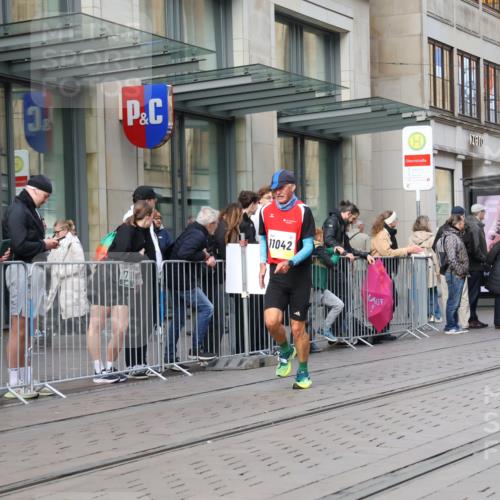 05.10.2025 - 20. swb-Marathon Bremen Strokosch-Dieckow http://msf.ph/oto/9252166 05.10.2025 10:54:57 Ziel 9176, 9201, 9318, 9350, 9514, 9654, 9722, 9881, 9902, 9933, 10003, 10014, 10034, 10116, 10180, 10256, 10260, 10307, 10326, 10920, 10970, 11025, 11042, 11115, 11140, 11317, 11363, 11380, 11431, 11702, 9176, 9201, 9318, 9350, 9514, 9654, 9722, 9881, 9902, 9933, 10003, 10014, 10034, 10116, 10180, 10256, 10260, 10307, 10326, 10920, 10970, 11025, 11042, 11115, 11140, 11317, 11363 meine-sportfotos.de