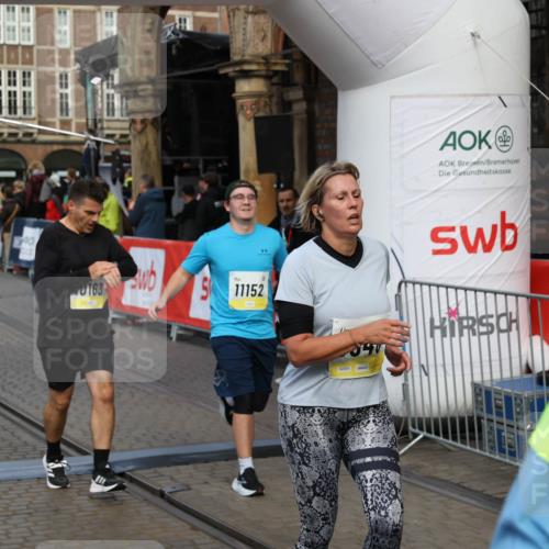 05.10.2025 - 20. swb-Marathon Bremen Yannick Fuchs http://msf.ph/oto/9252188 05.10.2025 10:54:06 Ziel 9313, 9456, 9548, 9701, 9835, 10046, 10075, 10163, 10484, 10616, 10785, 11152, 11339, 11533, 11593 meine-sportfotos.de