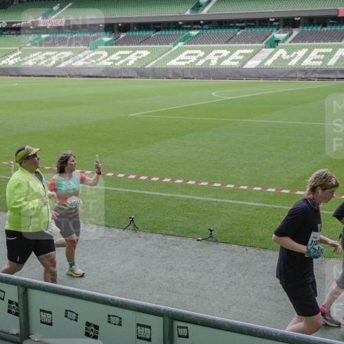05.10.2025 - 20. swb-Marathon Bremen Michael Burmester http://msf.ph/oto/9252221 05.10.2025 10:41:25 Laufen im Stadion 7706, 8533, 9001, 9178, 9191, 9217, 9265, 9274, 9306, 9334, 9353, 9355, 9357, 9401, 9438, 9446, 9483, 9530, 9537, 9538, 9589, 9599, 9605, 9617, 9632, 9685, 9702, 9757, 9764, 9774, 9853, 9874, 9877, 9887, 9892, 9907, 9982, 10037, 10051, 10095, 10100, 10101, 10125, 10132, 10148, 10152, 10197, 10212, 10214, 10223, 10235, 10236, 10249, 10295, 10330, 10332, 10458, 10550, 10582, 10585, 10614, 10632, 10706, 10937, 11037, 11232, 11379, 11405, 11437 meine-sportfotos.de