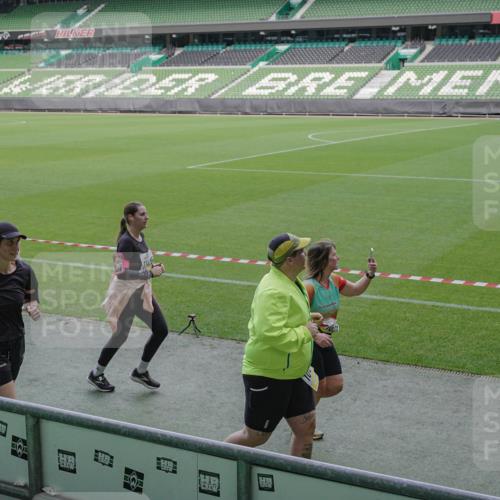 05.10.2025 - 20. swb-Marathon Bremen Michael Burmester http://msf.ph/oto/9252253 05.10.2025 10:41:26 Laufen im Stadion 7706, 8533, 9001, 9178, 9191, 9217, 9265, 9274, 9306, 9334, 9353, 9355, 9357, 9401, 9438, 9446, 9483, 9530, 9537, 9538, 9589, 9599, 9605, 9617, 9632, 9685, 9702, 9757, 9764, 9774, 9853, 9874, 9877, 9887, 9892, 9907, 9982, 10037, 10051, 10095, 10100, 10101, 10125, 10132, 10148, 10152, 10197, 10212, 10214, 10223, 10235, 10236, 10249, 10295, 10330, 10332, 10458, 10550, 10582, 10585, 10614, 10632, 10706, 10937, 10998, 11037, 11232, 11379, 11405, 11437 meine-sportfotos.de