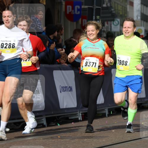05.10.2025 - 20. swb-Marathon Bremen Strokosch-Dieckow http://msf.ph/oto/9252263 05.10.2025 11:01:28 Ziel 7908, 9278, 9286, 9322, 9371, 10056, 10157, 10324, 10336, 11194, 11493, 11633 meine-sportfotos.de