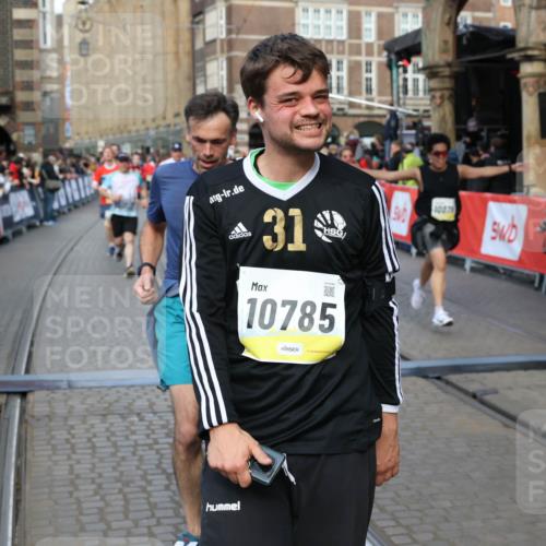 05.10.2025 - 20. swb-Marathon Bremen Yannick Fuchs http://msf.ph/oto/9252292 05.10.2025 10:54:08 Ziel 9313, 9456, 9520, 9548, 9807, 9835, 10046, 10075, 10163, 10484, 10616, 10785, 11152, 11303, 11339, 11432, 11593 meine-sportfotos.de