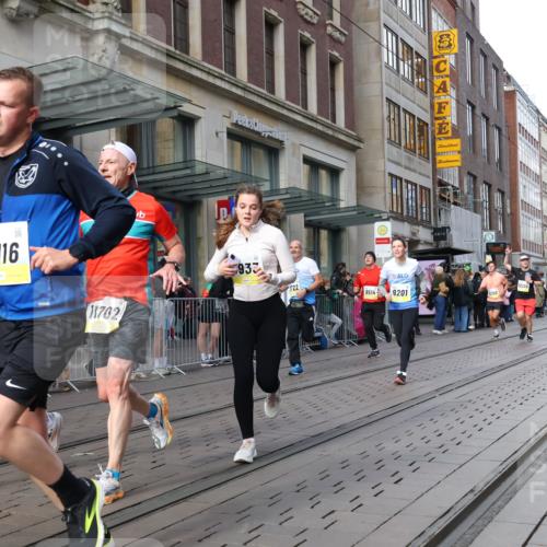 05.10.2025 - 20. swb-Marathon Bremen Strokosch-Dieckow http://msf.ph/oto/9252323 05.10.2025 10:55:04 Ziel 9176, 9201, 9318, 9350, 9492, 9514, 9654, 9720, 9722, 9856, 9881, 9902, 9933, 10003, 10107, 10111, 10116, 10195, 10256, 10260, 10262, 10326, 10745, 10757, 10970, 11025, 11042, 11115, 11140, 11197, 11380, 11431, 11702, 9176, 9201, 9318, 9350, 9492, 9514, 9654, 9720, 9722, 9856, 9881, 9902, 9933, 10003, 10107, 10111, 10116, 10195, 10256, 10260, 10262, 10326, 10745, 10757, 10970, 11025, 11042, 11115, 11140 meine-sportfotos.de