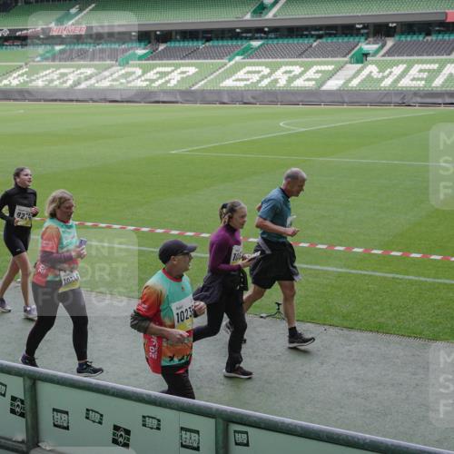 05.10.2025 - 20. swb-Marathon Bremen Michael Burmester http://msf.ph/oto/9252344 05.10.2025 10:41:28 Laufen im Stadion 7706, 8533, 9001, 9178, 9191, 9217, 9265, 9274, 9306, 9334, 9353, 9355, 9357, 9401, 9438, 9446, 9483, 9530, 9537, 9538, 9589, 9599, 9605, 9617, 9632, 9685, 9702, 9757, 9764, 9774, 9836, 9837, 9853, 9874, 9877, 9887, 9892, 9907, 9982, 10051, 10095, 10100, 10101, 10125, 10132, 10148, 10152, 10197, 10212, 10214, 10223, 10235, 10236, 10249, 10295, 10330, 10332, 10333, 10458, 10550, 10582, 10585, 10614, 10632, 10706, 10937, 10998, 11037, 11232, 11379, 11405, 11437 meine-sportfotos.de
