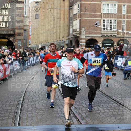 05.10.2025 - 20. swb-Marathon Bremen Yannick Fuchs http://msf.ph/oto/9252347 05.10.2025 10:54:10 Ziel 9313, 9520, 9548, 9807, 9835, 10019, 10075, 10163, 10484, 10631, 10662, 10785, 11152, 11303, 11339, 11432, 11593 meine-sportfotos.de