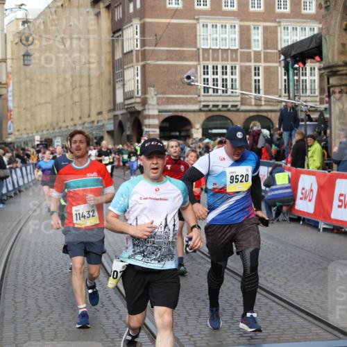 05.10.2025 - 20. swb-Marathon Bremen Yannick Fuchs http://msf.ph/oto/9252387 05.10.2025 10:54:11 Ziel 9313, 9520, 9548, 9807, 9835, 10019, 10075, 10163, 10631, 10662, 10785, 11151, 11152, 11303, 11339, 11432, 11593 meine-sportfotos.de