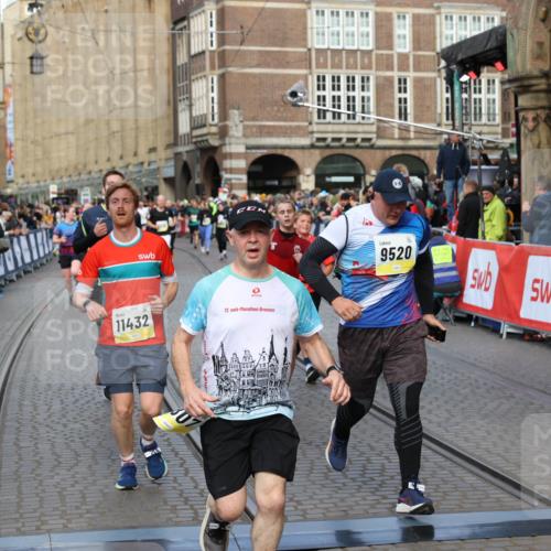 05.10.2025 - 20. swb-Marathon Bremen Yannick Fuchs http://msf.ph/oto/9252400 05.10.2025 10:54:11 Ziel 9313, 9520, 9548, 9807, 9835, 10019, 10075, 10163, 10631, 10662, 10785, 11151, 11152, 11303, 11339, 11432, 11593 meine-sportfotos.de