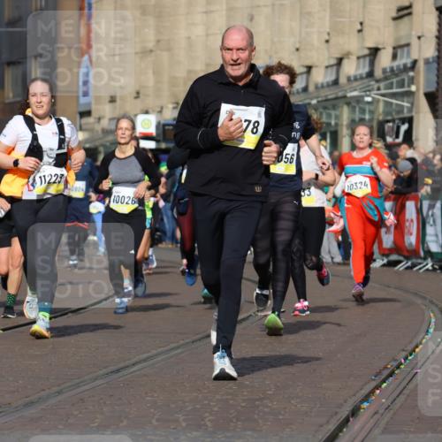 05.10.2025 - 20. swb-Marathon Bremen Strokosch-Dieckow http://msf.ph/oto/9252401 05.10.2025 11:01:32 Ziel 7908, 9278, 9286, 9322, 9371, 9432, 10026, 10030, 10056, 10157, 10324, 10336, 10562, 11194, 11223, 11463, 11493, 11732, 11733 meine-sportfotos.de