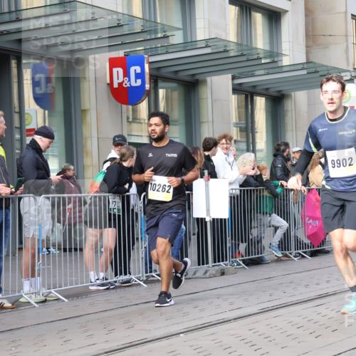 05.10.2025 - 20. swb-Marathon Bremen Strokosch-Dieckow http://msf.ph/oto/9252460 05.10.2025 10:55:10 Ziel 7165, 9195, 9197, 9201, 9350, 9492, 9514, 9654, 9720, 9722, 9856, 9881, 9902, 9933, 10088, 10107, 10111, 10116, 10195, 10256, 10260, 10262, 10475, 10745, 10755, 10757, 10909, 10970, 11025, 11042, 11081, 11115, 11197, 11380, 11431, 11586, 11588, 11702, 7165, 9195, 9197, 9201, 9350, 9492, 9514, 9654, 9720, 9722, 9856, 9881, 9902, 9933, 10088, 10107, 10111, 10116, 10195, 10256, 10260, 10262, 10475, 10745, 10755, 10757, 10909, 10970, 11025, 11042, 11081, 11115 meine-sportfotos.de