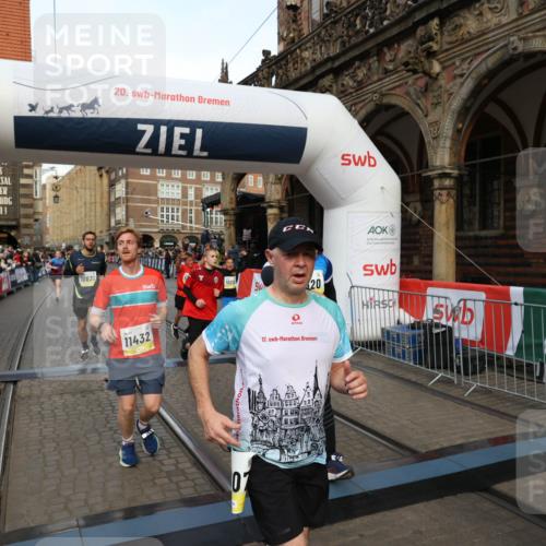 05.10.2025 - 20. swb-Marathon Bremen Yannick Fuchs http://msf.ph/oto/9252476 05.10.2025 10:54:12 Ziel 9313, 9520, 9807, 9835, 10019, 10075, 10163, 10631, 10662, 11151, 11152, 11303, 11339, 11347, 11432, 11593 meine-sportfotos.de