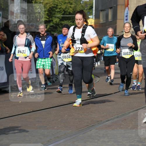 05.10.2025 - 20. swb-Marathon Bremen Strokosch-Dieckow http://msf.ph/oto/9252486 05.10.2025 11:01:33 Ziel 7908, 9278, 9286, 9322, 9371, 9432, 10026, 10030, 10056, 10157, 10324, 10336, 10562, 11223, 11463, 11493, 11732, 11733 meine-sportfotos.de