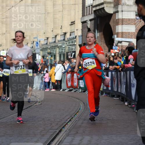 05.10.2025 - 20. swb-Marathon Bremen Strokosch-Dieckow http://msf.ph/oto/9252534 05.10.2025 11:01:36 Ziel 9269, 9278, 9294, 9322, 9432, 9782, 10026, 10030, 10056, 10324, 10370, 10562, 11223, 11463, 11493, 11732, 11733 meine-sportfotos.de