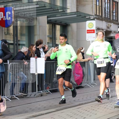 05.10.2025 - 20. swb-Marathon Bremen Strokosch-Dieckow http://msf.ph/oto/9252555 05.10.2025 10:55:13 Ziel 7165, 9195, 9197, 9350, 9492, 9514, 9621, 9654, 9720, 9722, 9856, 9882, 9902, 10088, 10107, 10111, 10195, 10256, 10260, 10262, 10287, 10323, 10475, 10745, 10755, 10757, 10800, 10909, 10970, 11025, 11081, 11115, 11197, 11380, 11431, 11586, 11588, 11624, 11702, 7165, 9195, 9197, 9350, 9492, 9514, 9621, 9654, 9720, 9722, 9856, 9882, 9902, 10088, 10107, 10111, 10195, 10256, 10260, 10262, 10287, 10323, 10475, 10745, 10755, 10757, 10800, 10909, 10970, 11025, 11081, 11115 meine-sportfotos.de