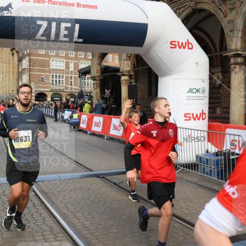 05.10.2025 - 20. swb-Marathon Bremen Yannick Fuchs http://msf.ph/oto/9252560 05.10.2025 10:54:13 Ziel 9313, 9520, 9807, 9835, 10019, 10075, 10631, 10662, 11151, 11303, 11339, 11347, 11432, 11593 meine-sportfotos.de