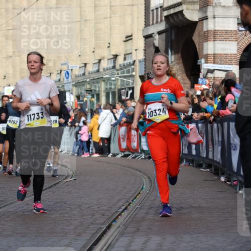05.10.2025 - 20. swb-Marathon Bremen Strokosch-Dieckow http://msf.ph/oto/9252572 05.10.2025 11:01:36 Ziel 9269, 9278, 9294, 9322, 9432, 9782, 10026, 10030, 10056, 10324, 10370, 10562, 11223, 11463, 11493, 11732, 11733 meine-sportfotos.de