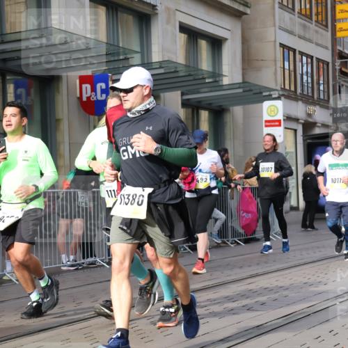 05.10.2025 - 20. swb-Marathon Bremen Strokosch-Dieckow http://msf.ph/oto/9252599 05.10.2025 10:55:15 Ziel 7165, 9195, 9197, 9492, 9621, 9720, 9722, 9856, 9882, 9902, 10088, 10107, 10111, 10195, 10256, 10260, 10262, 10287, 10323, 10475, 10653, 10745, 10755, 10757, 10800, 10909, 11025, 11081, 11197, 11249, 11380, 11431, 11586, 11588, 11624, 7165, 9195, 9197, 9492, 9621, 9720, 9722, 9856, 9882, 9902, 10088, 10107, 10111, 10195, 10256, 10260, 10262, 10287, 10323, 10475, 10653, 10745, 10755, 10757, 10800, 10909, 11025, 11081, 11249 meine-sportfotos.de