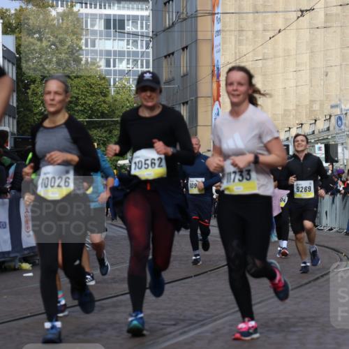 05.10.2025 - 20. swb-Marathon Bremen Strokosch-Dieckow http://msf.ph/oto/9252661 05.10.2025 11:01:37 Ziel 9269, 9278, 9294, 9322, 9432, 9782, 10026, 10030, 10056, 10324, 10370, 10562, 10903, 10904, 11223, 11463, 11732, 11733 meine-sportfotos.de
