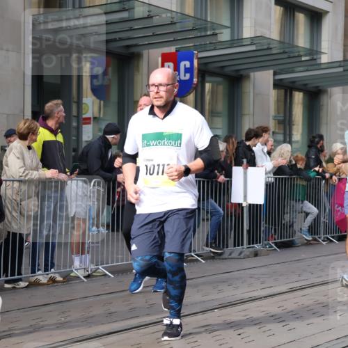 05.10.2025 - 20. swb-Marathon Bremen Strokosch-Dieckow http://msf.ph/oto/9252666 05.10.2025 10:55:17 Ziel 7165, 9195, 9197, 9492, 9521, 9621, 9720, 9722, 9856, 9882, 9902, 10088, 10107, 10111, 10195, 10253, 10256, 10262, 10287, 10323, 10385, 10475, 10653, 10745, 10755, 10757, 10800, 10909, 11025, 11081, 11197, 11249, 11380, 11586, 11588, 11624, 7165, 9195, 9197, 9492, 9521, 9621, 9720, 9722, 9856, 9882, 9902, 10088, 10107, 10111, 10195, 10253, 10256, 10262, 10287, 10323, 10385, 10475, 10653, 10745, 10755, 10757, 10800, 10909, 11025, 11081, 11249 meine-sportfotos.de