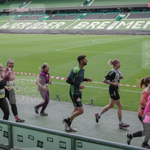 05.10.2025 - 20. swb-Marathon Bremen Michael Burmester http://msf.ph/oto/9252671 05.10.2025 10:41:38 Laufen im Stadion 8533, 9001, 9178, 9191, 9217, 9265, 9274, 9306, 9334, 9355, 9357, 9401, 9530, 9538, 9589, 9599, 9605, 9617, 9632, 9649, 9685, 9757, 9764, 9774, 9836, 9837, 9874, 9887, 9907, 9982, 10051, 10095, 10125, 10129, 10132, 10134, 10148, 10152, 10189, 10197, 10212, 10214, 10223, 10235, 10236, 10249, 10295, 10330, 10332, 10333, 10458, 10522, 10550, 10582, 10585, 10614, 10632, 10706, 10722, 10815, 10937, 10998, 11037, 11056, 11097, 11232, 11379, 11405, 11437, 11473, 7706, 9001 meine-sportfotos.de