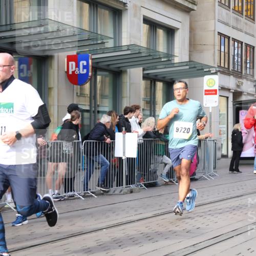 05.10.2025 - 20. swb-Marathon Bremen Strokosch-Dieckow http://msf.ph/oto/9252680 05.10.2025 10:55:17 Ziel 7165, 9195, 9197, 9492, 9521, 9621, 9720, 9722, 9856, 9882, 9902, 10088, 10107, 10111, 10195, 10253, 10256, 10262, 10287, 10323, 10385, 10475, 10653, 10745, 10755, 10757, 10800, 10909, 11025, 11081, 11197, 11249, 11380, 11586, 11588, 11624, 7165, 9195, 9197, 9492, 9521, 9621, 9720, 9722, 9856, 9882, 9902, 10088, 10107, 10111, 10195, 10253, 10256, 10262, 10287, 10323, 10385, 10475, 10653, 10745, 10755, 10757, 10800, 10909, 11025, 11081, 11249 meine-sportfotos.de