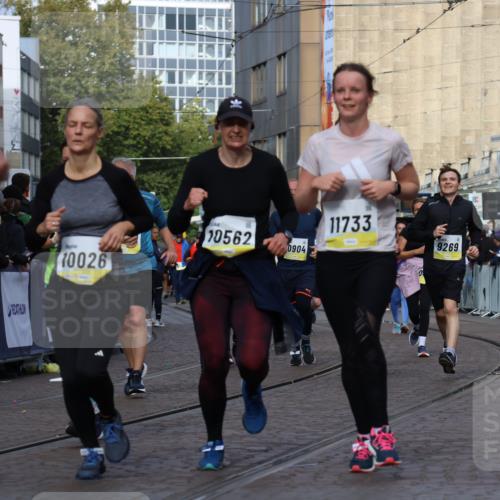 05.10.2025 - 20. swb-Marathon Bremen Strokosch-Dieckow http://msf.ph/oto/9252718 05.10.2025 11:01:37 Ziel 9269, 9278, 9294, 9322, 9432, 9782, 10026, 10030, 10056, 10324, 10370, 10562, 10903, 10904, 11223, 11463, 11732, 11733 meine-sportfotos.de