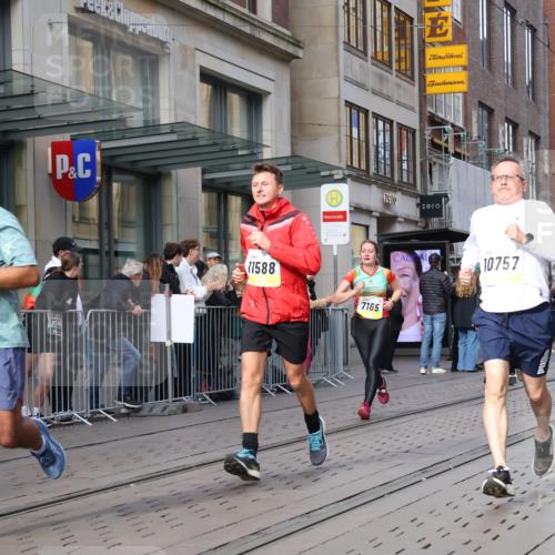 05.10.2025 - 20. swb-Marathon Bremen Strokosch-Dieckow http://msf.ph/oto/9252722 05.10.2025 10:55:18 Ziel 7165, 9195, 9197, 9492, 9521, 9621, 9720, 9722, 9856, 9882, 9902, 10088, 10107, 10111, 10195, 10253, 10256, 10262, 10287, 10323, 10385, 10475, 10653, 10745, 10755, 10757, 10800, 10909, 11025, 11081, 11197, 11249, 11586, 11588, 11624, 7165, 9195, 9197, 9492, 9521, 9621, 9720, 9722, 9856, 9882, 9902, 10088, 10107, 10111, 10195, 10253, 10256, 10262, 10287, 10323, 10385, 10475, 10653, 10745, 10755, 10757, 10800, 10909, 11025, 11081, 11249 meine-sportfotos.de