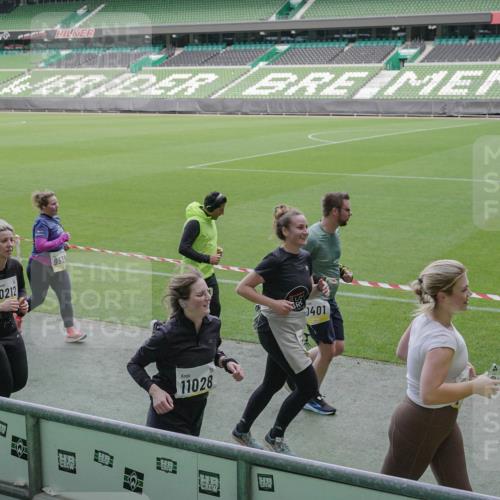 05.10.2025 - 20. swb-Marathon Bremen Michael Burmester http://msf.ph/oto/9252748 05.10.2025 10:41:40 Laufen im Stadion 7069, 8533, 9178, 9191, 9217, 9265, 9274, 9306, 9355, 9357, 9401, 9530, 9538, 9589, 9599, 9632, 9649, 9685, 9757, 9764, 9774, 9836, 9837, 9874, 9887, 9907, 9982, 10051, 10095, 10125, 10129, 10132, 10134, 10148, 10152, 10189, 10197, 10212, 10214, 10223, 10235, 10236, 10249, 10295, 10330, 10332, 10333, 10458, 10499, 10522, 10550, 10582, 10585, 10614, 10632, 10706, 10722, 10815, 10937, 10998, 11037, 11056, 11097, 11232, 11379, 11405, 11437, 11473, 7706, 9001 meine-sportfotos.de
