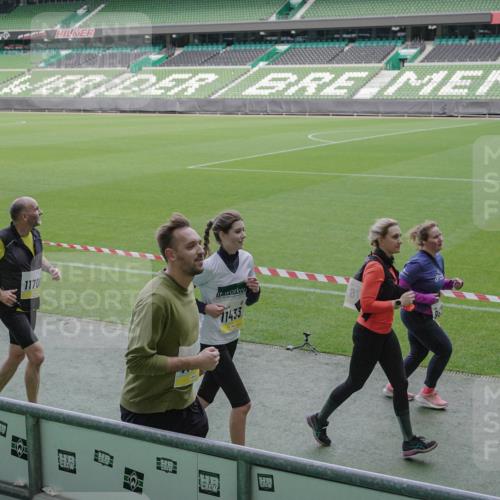 05.10.2025 - 20. swb-Marathon Bremen Michael Burmester http://msf.ph/oto/9252800 05.10.2025 10:41:41 Laufen im Stadion 7069, 8533, 9178, 9191, 9217, 9265, 9274, 9355, 9357, 9401, 9530, 9538, 9589, 9599, 9632, 9649, 9685, 9757, 9764, 9774, 9836, 9837, 9874, 9887, 9907, 9982, 10051, 10095, 10125, 10129, 10132, 10134, 10148, 10152, 10189, 10197, 10212, 10214, 10223, 10235, 10236, 10248, 10249, 10295, 10330, 10332, 10333, 10458, 10499, 10522, 10550, 10582, 10585, 10614, 10632, 10706, 10722, 10815, 10937, 10998, 11037, 11056, 11097, 11232, 11379, 11405, 11437, 11473, 7706, 9001 meine-sportfotos.de