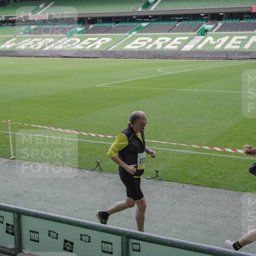05.10.2025 - 20. swb-Marathon Bremen Michael Burmester http://msf.ph/oto/9252819 05.10.2025 10:41:42 Laufen im Stadion 7069, 8533, 9178, 9191, 9217, 9265, 9274, 9357, 9401, 9538, 9589, 9599, 9632, 9649, 9685, 9757, 9764, 9774, 9836, 9837, 9874, 9887, 9907, 9982, 10051, 10095, 10125, 10129, 10132, 10134, 10148, 10152, 10189, 10197, 10212, 10214, 10223, 10235, 10236, 10248, 10249, 10295, 10330, 10332, 10333, 10458, 10499, 10522, 10582, 10585, 10614, 10632, 10706, 10722, 10815, 10937, 10998, 11037, 11056, 11097, 11232, 11379, 11405, 11437, 11473, 7706, 9001, 9191 meine-sportfotos.de