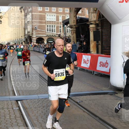 05.10.2025 - 20. swb-Marathon Bremen Yannick Fuchs http://msf.ph/oto/9252867 05.10.2025 10:54:20 Ziel 9402, 9574, 9900, 9935, 10234, 10533, 11151, 11203, 11347, 11449 meine-sportfotos.de