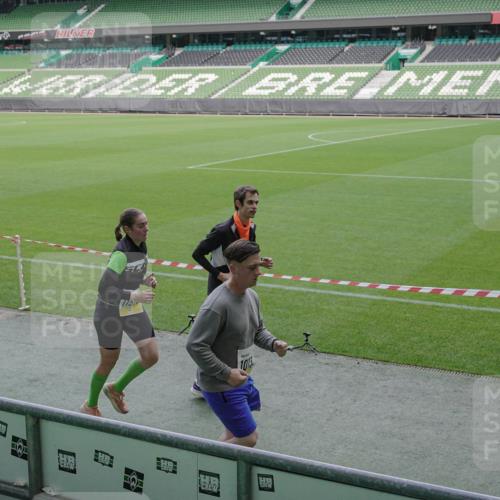 05.10.2025 - 20. swb-Marathon Bremen Michael Burmester http://msf.ph/oto/9252880 05.10.2025 10:41:47 Laufen im Stadion 7069, 8533, 9217, 9265, 9274, 9357, 9401, 9538, 9589, 9599, 9632, 9649, 9757, 9774, 9836, 9837, 9874, 9887, 9907, 9982, 10051, 10095, 10125, 10129, 10132, 10134, 10148, 10152, 10189, 10197, 10212, 10214, 10223, 10235, 10236, 10248, 10249, 10295, 10330, 10332, 10333, 10458, 10499, 10522, 10582, 10585, 10614, 10632, 10706, 10722, 10815, 10937, 10998, 11037, 11056, 11097, 11232, 11379, 11405, 11437, 11473, 11584, 7706, 9001, 9178, 9191, 9217 meine-sportfotos.de