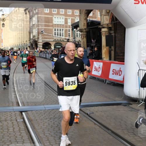 05.10.2025 - 20. swb-Marathon Bremen Yannick Fuchs http://msf.ph/oto/9252886 05.10.2025 10:54:20 Ziel 9402, 9574, 9900, 9935, 10234, 10533, 11151, 11203, 11347, 11449 meine-sportfotos.de
