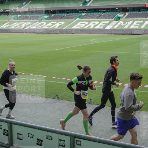 05.10.2025 - 20. swb-Marathon Bremen Michael Burmester http://msf.ph/oto/9252902 05.10.2025 10:41:48 Laufen im Stadion 7069, 8533, 9265, 9274, 9357, 9401, 9538, 9599, 9632, 9649, 9757, 9774, 9836, 9837, 9874, 9887, 9907, 9982, 10051, 10095, 10125, 10129, 10132, 10134, 10148, 10152, 10189, 10197, 10212, 10214, 10223, 10235, 10236, 10248, 10249, 10295, 10330, 10332, 10333, 10458, 10499, 10522, 10582, 10585, 10614, 10632, 10706, 10722, 10815, 10937, 10943, 10998, 11037, 11056, 11097, 11232, 11379, 11395, 11405, 11437, 11473, 11584, 7706, 9001, 9178, 9191, 9217 meine-sportfotos.de