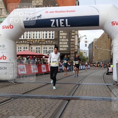 05.10.2025 - 20. swb-Marathon Bremen Yannick Fuchs http://msf.ph/oto/9252912 05.10.2025 10:45:28 Ziel 9290, 9396, 9885, 9963, 10634, 10898, 11346 meine-sportfotos.de