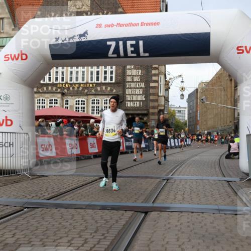 05.10.2025 - 20. swb-Marathon Bremen Yannick Fuchs http://msf.ph/oto/9252926 05.10.2025 10:45:28 Ziel 9290, 9396, 9885, 9963, 10634, 10898, 11346 meine-sportfotos.de