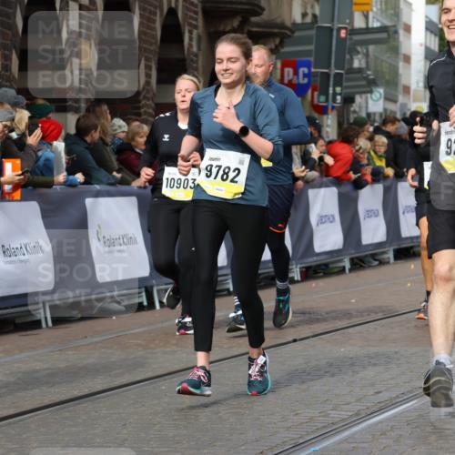 05.10.2025 - 20. swb-Marathon Bremen Strokosch-Dieckow http://msf.ph/oto/9252943 05.10.2025 11:01:43 Ziel 9189, 9237, 9269, 9294, 9782, 10004, 10026, 10370, 10903, 10904 meine-sportfotos.de