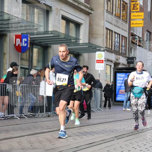 05.10.2025 - 20. swb-Marathon Bremen Strokosch-Dieckow http://msf.ph/oto/9252952 05.10.2025 10:55:32 Ziel 7147, 9195, 9197, 9521, 9541, 9621, 9871, 9882, 9950, 10015, 10088, 10253, 10287, 10323, 10385, 10394, 10475, 10610, 10641, 10653, 10654, 10675, 10758, 10800, 10909, 10921, 10959, 11052, 11081, 11148, 11249, 11439, 11586, 11624, 11626, 7147, 9195, 9197, 9521, 9541, 9621, 9871, 9882, 9950, 10015, 10088, 10253, 10287, 10323, 10385, 10394, 10475, 10610, 10641, 10653, 10654, 10675, 10758, 10800, 10909, 10921, 10959, 11052, 11081, 11148, 11249 meine-sportfotos.de