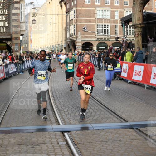 05.10.2025 - 20. swb-Marathon Bremen Yannick Fuchs http://msf.ph/oto/9252960 05.10.2025 10:54:21 Ziel 9402, 9574, 9900, 9935, 10234, 10402, 10533, 11151, 11203, 11347, 11449 meine-sportfotos.de