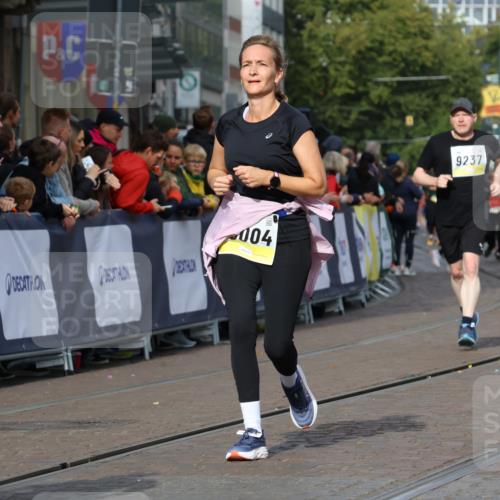 05.10.2025 - 20. swb-Marathon Bremen Strokosch-Dieckow http://msf.ph/oto/9253008 05.10.2025 11:01:44 Ziel 9189, 9237, 9269, 9294, 9782, 10004, 10370, 10903, 10904 meine-sportfotos.de