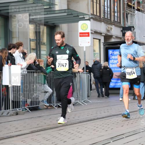 05.10.2025 - 20. swb-Marathon Bremen Strokosch-Dieckow http://msf.ph/oto/9253017 05.10.2025 10:55:35 Ziel 7147, 9521, 9541, 9621, 9871, 9882, 9950, 10006, 10015, 10088, 10253, 10287, 10323, 10385, 10394, 10610, 10641, 10653, 10654, 10664, 10675, 10758, 10800, 10921, 10959, 11052, 11095, 11148, 11249, 11439, 11586, 11624, 11626, 7147, 9521, 9541, 9621, 9871, 9882, 9950, 10006, 10015, 10088, 10253, 10287, 10323, 10385, 10394, 10610, 10641, 10653, 10654, 10664, 10675, 10758, 10800, 10921, 10959, 11052, 11095, 11148, 11249 meine-sportfotos.de