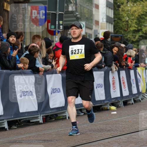05.10.2025 - 20. swb-Marathon Bremen Strokosch-Dieckow http://msf.ph/oto/9253030 05.10.2025 11:01:47 Ziel 9189, 9237, 9294, 9365, 9655, 10004, 10370, 10558, 10903, 10904, 11647 meine-sportfotos.de